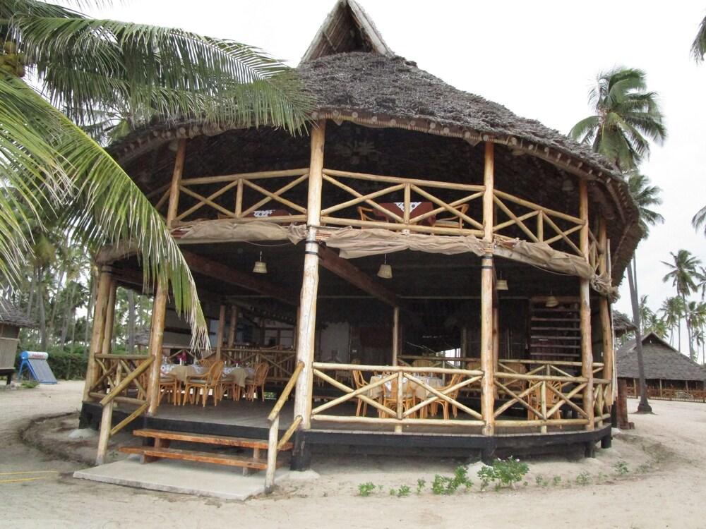 Barry'S Beach Resort Mkwaja Exteriör bild