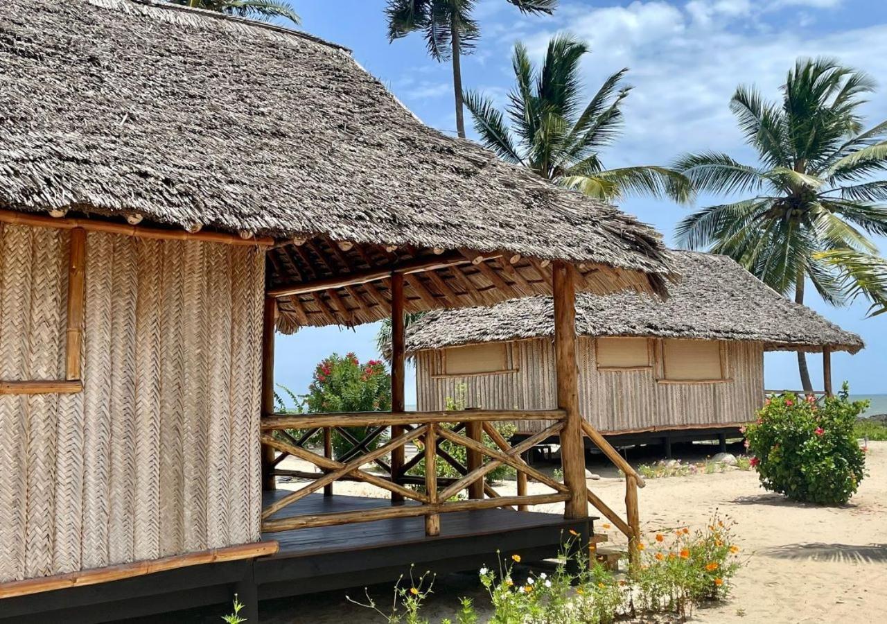 Barry'S Beach Resort Mkwaja Exteriör bild