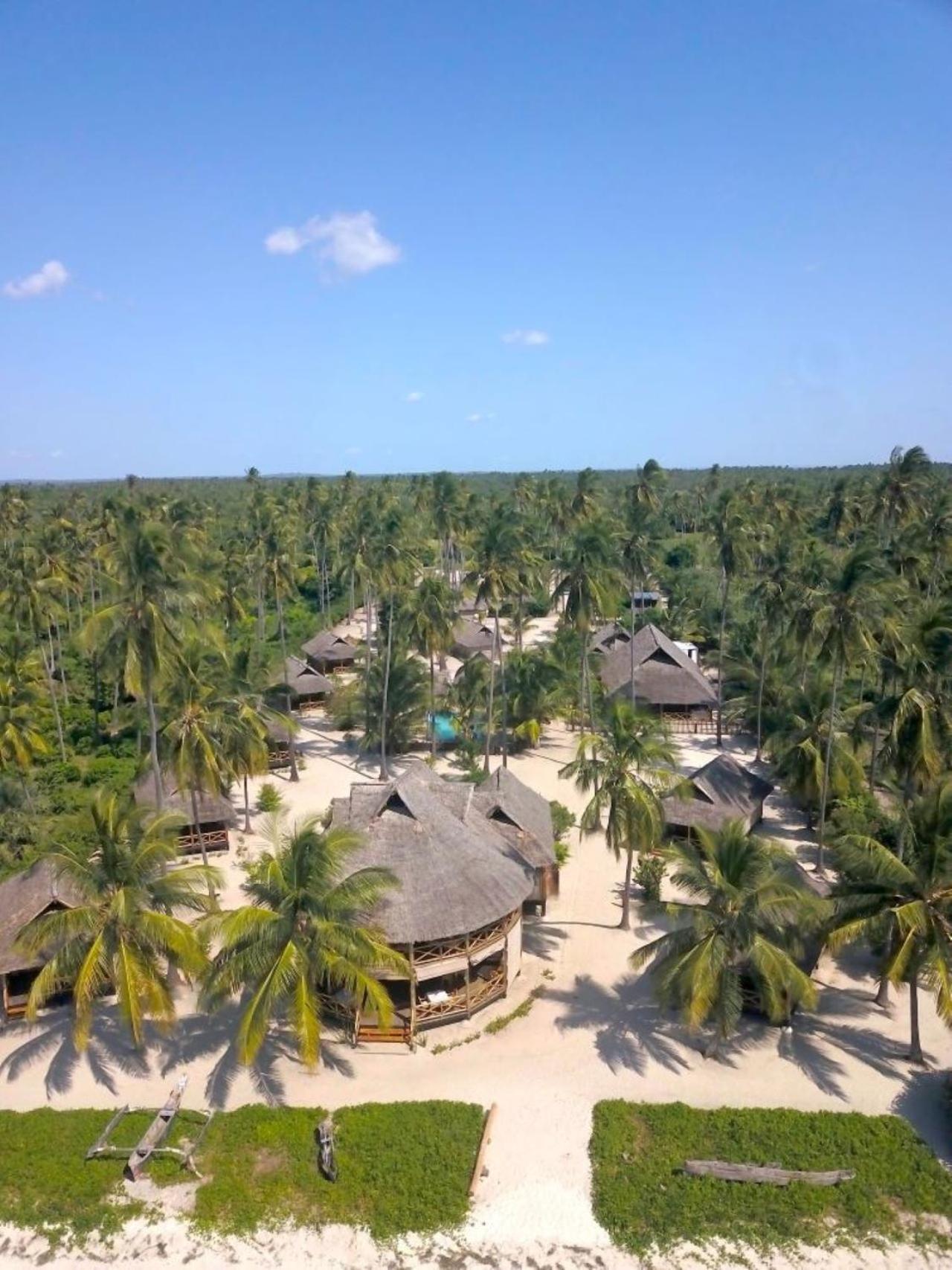 Barry'S Beach Resort Mkwaja Exteriör bild